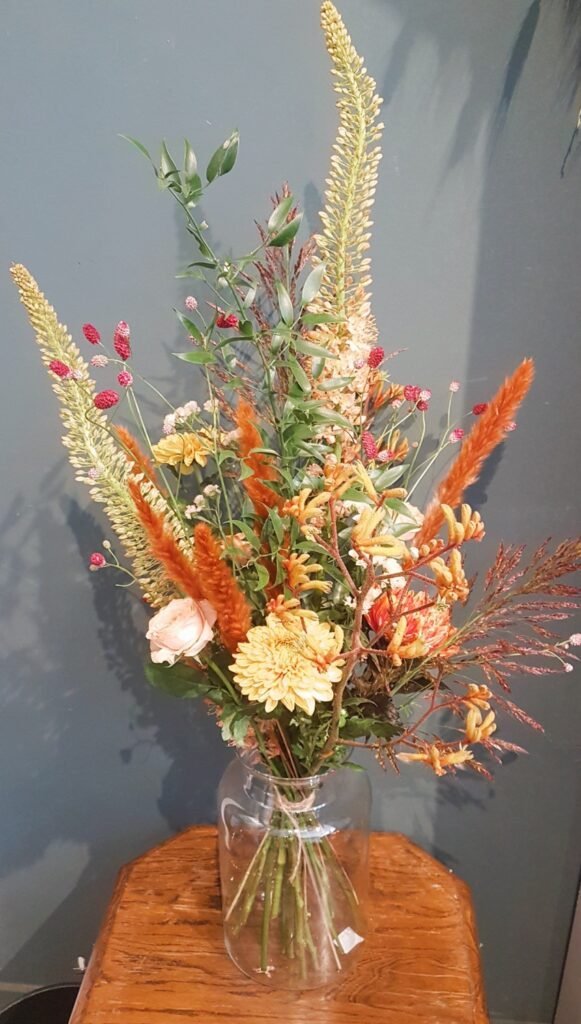 zakelijk bloemen bestellen op rekening - bloemen op kantoor - bloemen zakelijk- wekelijks bloemen aan huis- door Florali Creations - bloemist delft