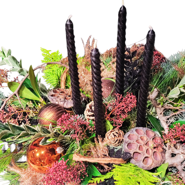 Warm & Natuurlijk | Advent Kerststuk Donkere Tinten - floralicreations - delfgauw - zoom